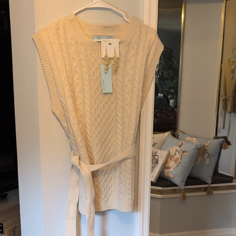 SO Cream Cable Knit Crew Neck Sweater